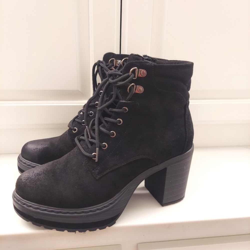 Ankle boots *price Firm*
